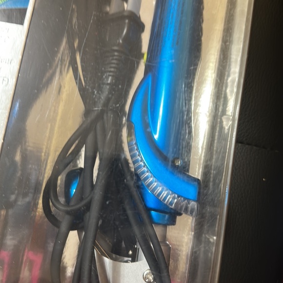 NWT Bed Head Tigi stying iron - Picture 3 of 8